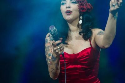 Biografía de Mon Laferte: La voz chilena que conquistó el mundo 202 Biografía de Mon Laferte: La voz chilena que conquistó el mundo
