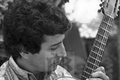 Biografía de Víctor Jara: La voz inmortal de la resistencia chilena 205 Biografía de Víctor Jara: La voz inmortal de la resistencia chilena